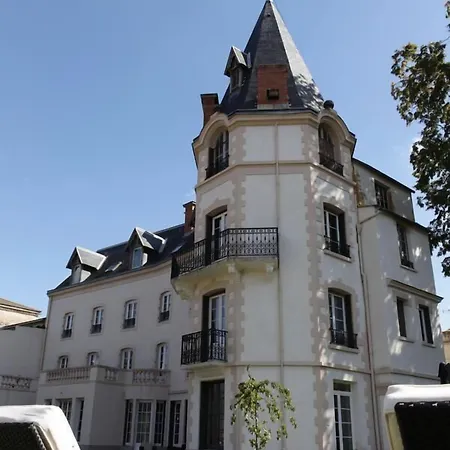Chateau Les 4 Saisons Bed & Breakfast 3*