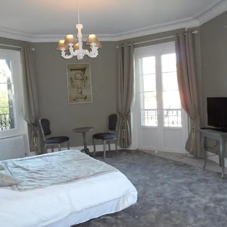 Chateau Les 4 Saisons 3*
