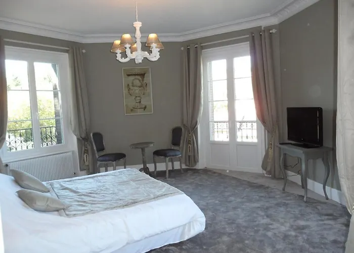 Chateau Les 4 Saisons 3*